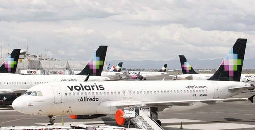 Volaris informó que compró 25 aviones comerciales de la línea de fuselaje estrecho A321NEO, como parte de un acuerdo cerrado en octubre pasado con el fabricante Airbus. Con esta adquisición, la orden pendiente queda en 143 aeronaves, indicaron las dos compañías. “Estas aeronaves apoyarán la viabilidad de negocio de la compañía a largo plazo, así como nuestra estrategia de sostenibilidad”, dijo Enrique Beltranena, director general de la aerolínea, durante el Air Show 2023 en París, citado en un comunicado. Volaris, con operaciones en México, Estados Unidos, Centro y Sudamérica, ha empleado desde su fundación exclusivamente naves Airbus y a la fecha ha encargado 206 unidades.