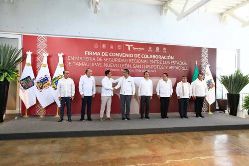 En el museo Tamux, en Ciudad Victoria, los gobernadores de Veracruz, Cuitláhuac García; San Luis Potosí, Ricardo Gallardo Cardona, y Tamaulipas, Américo Villarreal, así como Javier Navarro, representante del mandatario de Nuevo León, Samuel García, signaron un acuerdo de colaboración para reforzar la seguridad en la región.