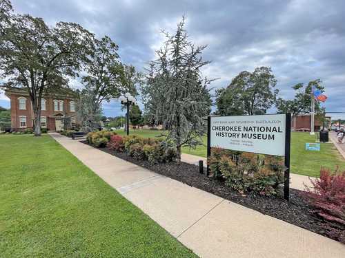  El Museo Nacional de Historia Cherokee, en la capital indígena Tahlequa.