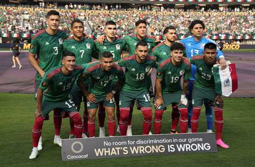 El once inicial de México posa antes del partido final de la Copa Oro de Concacaf. Con lo anunciado por el comisionado de la FMF se busca mejorar el nivel de la selección.