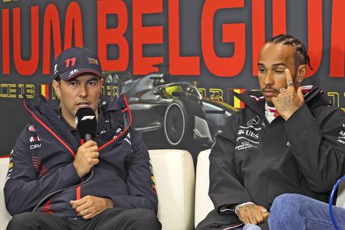 Sergio Pérez y Lewis Hamilton durante la conferencia de ayer de cara al Gran Premio de Bélgica de este fin de semana.
