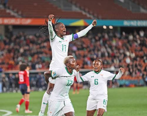 La selección de Zambia, eliminada de la Copa del Mundo femenina, está envuelta de nuevo en la polémica por supuestos abusos sexuales del entrenador antes de su partido contra Costa Rica.