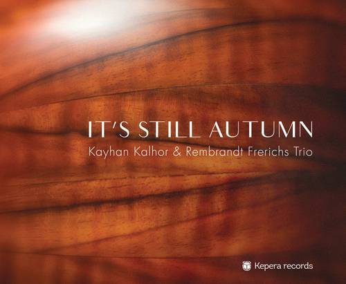 Portada del álbum It’s Still Autumn, en el que confluyen la música persa contemporánea y la música holandesa de todas las eras.