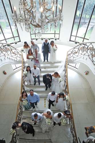  En la casa Miguel Alemán del Complejo Cultural Los Pinos se realizó la ceremonia matrimonial de 15 parejas de personas preliberadas, la cual fue organizada por el Instituto de Reinserción Social de la CDMX.
