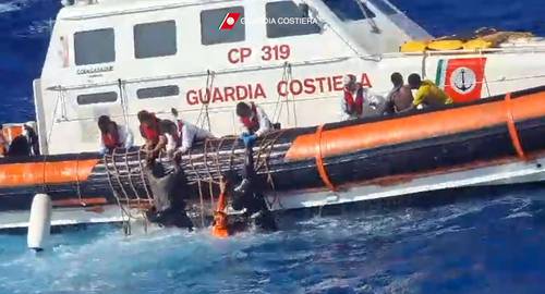 Rescate de migrantes en costas de la isla de Lampedusa el pasado sábado.