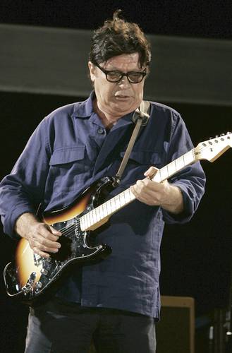  Robertson, durante un concierto en un encuentro de guitarra en Chicago, el 28 de julio de 2007.