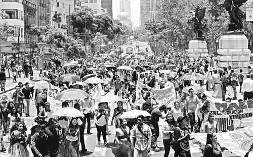 Imagen de una marcha en 2014 de integrantes del MAES que exigían resolver el tema de los jóvenes excluidos de la educación.