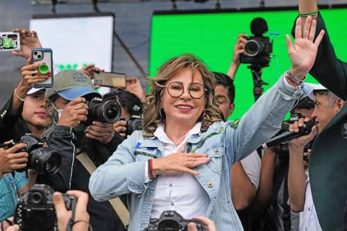 Sandra Torres aseguró ayer en su cierre de campaña en la capital guatemalteca que “la ignorancia es la riqueza de nuestro pueblo”.