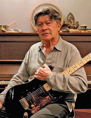 Imagen de Robbie Robertson con la cual su familia notificó el fallecimiento del artista el pasado 9 de agosto y dio a conocer su última voluntad.