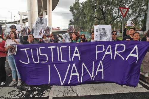 Familiares y amigos de Ivana, quien desapareció el 20 de agosto, bloquearon ambos sentidos de Viaducto Tlalpan en demanda de justicia.