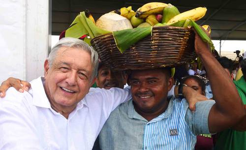 El presidente Andrés Manuel López Obrador acudió ayer a Cuajinicuilapa, Guerrero, donde evaluó los Programas para el Bienestar.