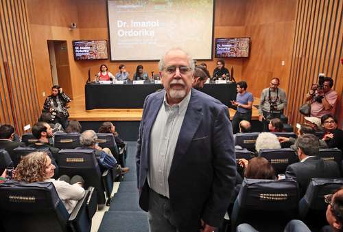 Imanol Ordorika Sacristán, académico e investigador de la UNAM, propuso ayer en el Auditorio del Instituto de Investigaciones Económicas de Ciudad Universitaria un debate entre los aspirantes a la Rectoría.