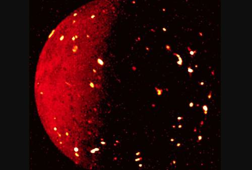 SwRI realiza un estudio para comprender cómo Ío, el cuerpo más volcánico de nuestro Sistema Solar, contribuye a la plasmasfera de Júpiter.