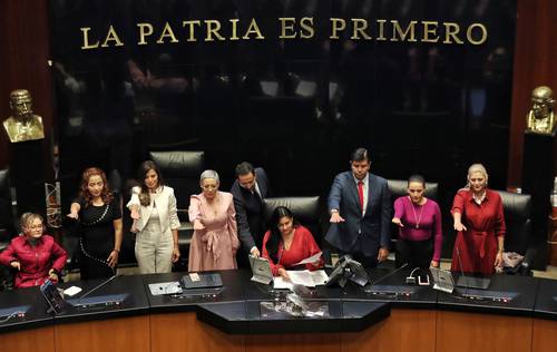 La senadora de Tlaxcala pasó ayer por dos elecciones, primero la de Morena y después la del pleno de esa Cámara.