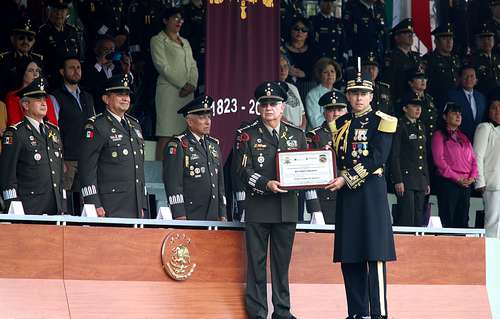 BICENTENARIO DEL ESTADO MAYOR. El titular de la Defensa, Luis Cresencio Sandoval, encabezó la ceremonia por los 200 años del Estado Mayor, en el Campo Militar Marte.