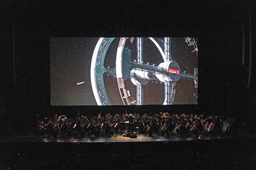 La película de Stanley Kubrick celebra más de cinco décadas y la orquesta capitalina 45 años.