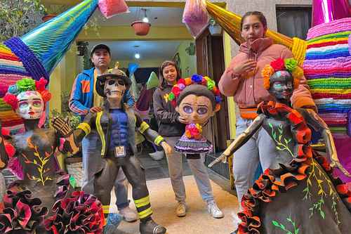 Ya no hay fiestas': la pandemia golpeó a los fabricantes de piñatas en  México - The New York Times
