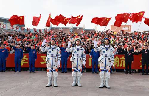 Shenzhou-18-raket lanceert met succes Chinese Taikonauten naar station Tiangong