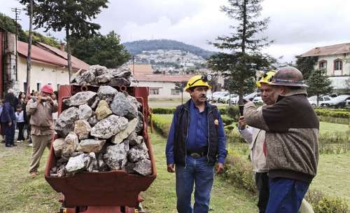 Memorial unveiled for the 200th anniversary of the arrival of English workers to Mineral del Monte