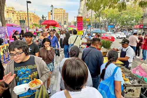 Los ambulantes no sueltan la alameda