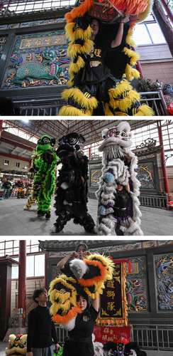 Women break tradition in China and participate in the Lion Dance