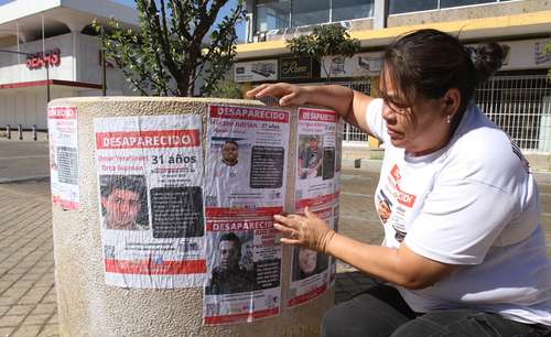 Denuncian retiro de fichas de búsqueda de ausentes en calles de Guadalajara