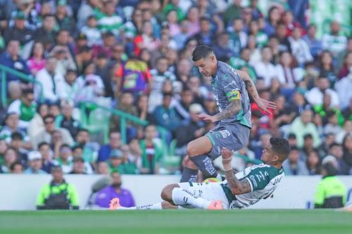 El sotanero Santos quiebra el invicto de León, líder de la liga