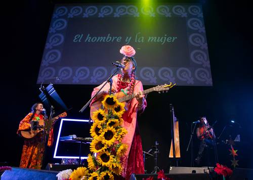 Andrea Echeverri cantó un mensaje de reivindicación femenina en el CCE