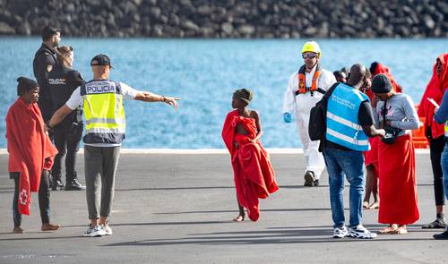 Polémica en España por el reparto de 4 mil 400 menores migrantes