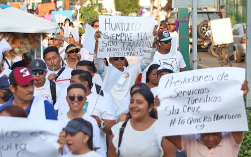 Marchan en Huatulco; aseguran que “este sitio turístico vive en paz”