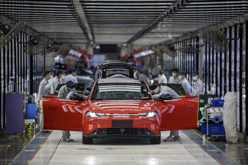Taller en una fábrica de automóviles en la ciudad de Jinhua