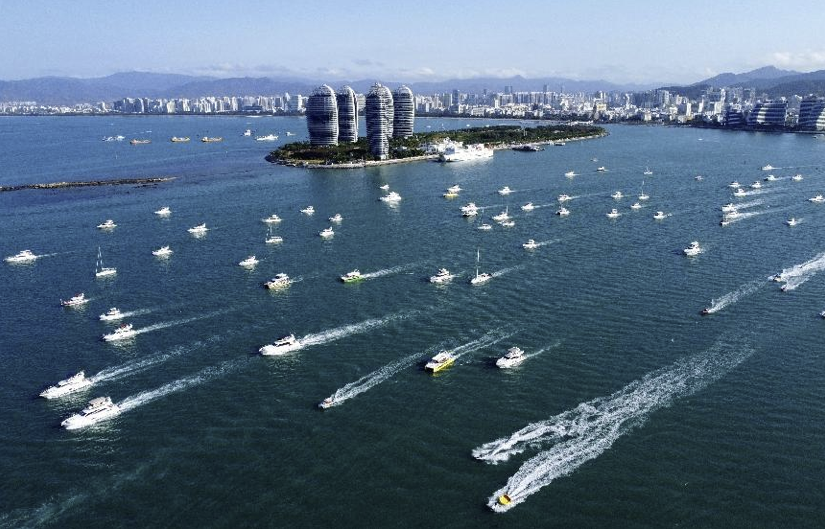 Yates navegan en Sanya