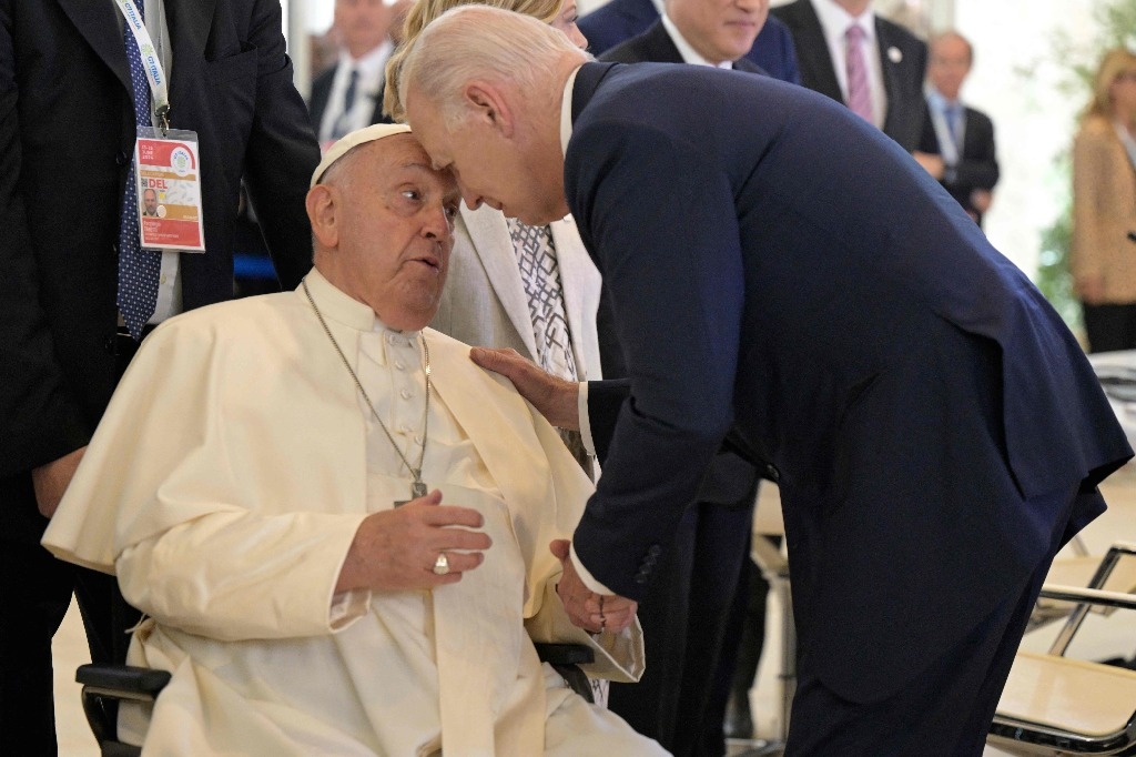 “Fascinating and large instrument,” says Pope about AI at G7 summit