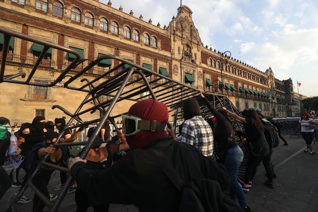 La Jornada - 23 Policías Y 20 Mujeres Lesionadas Saldo Tras Marcha De ...