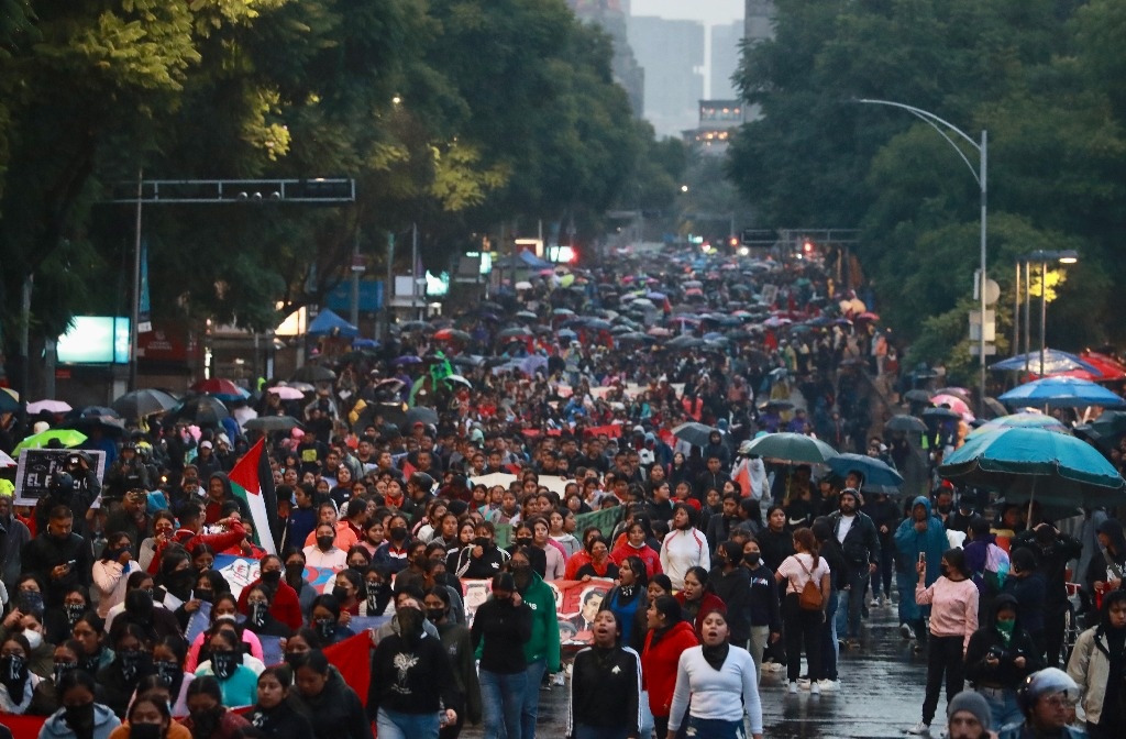 10 years after the Iguala night, thousands marched to the Zócalo yesterday