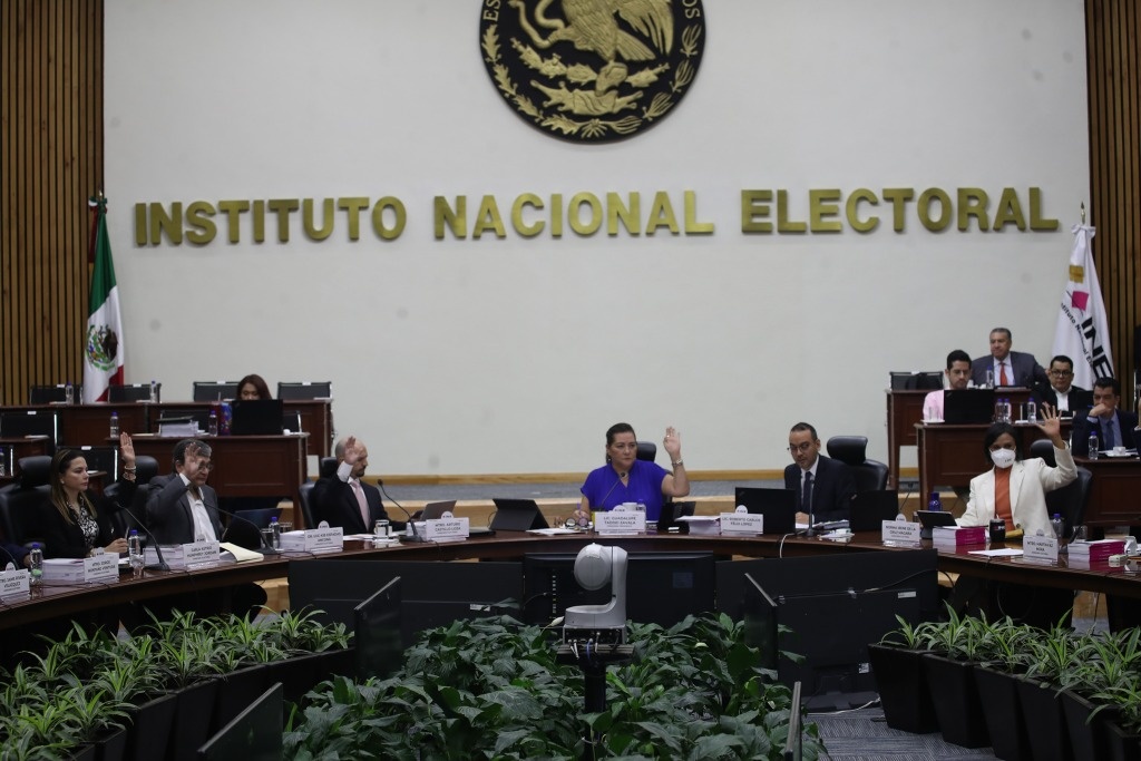 For parties, 7 thousand 354 million pesos in 2025 for ordinary expenses