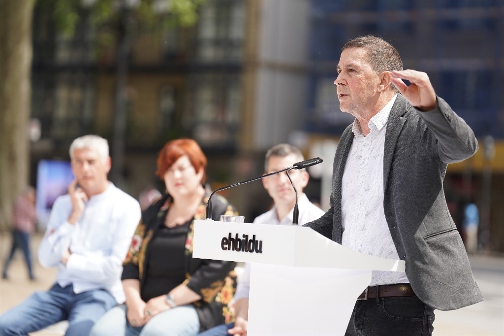 Otegi advocates building a better society without prisoners in prisons