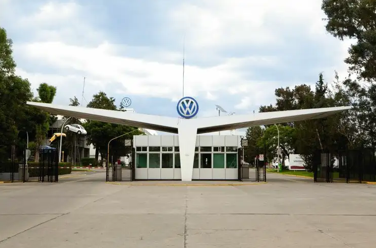 Mexico agrees to research dismissal at Volkswagen