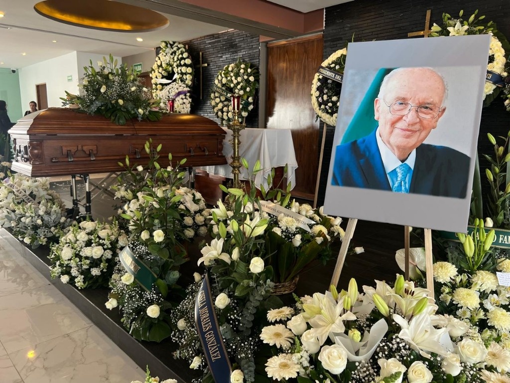 Family and friends say their last goodbyes to José Agustín Ortiz Pinchetti