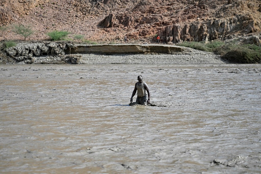 At least 60 dead in Sudanese dam collapse