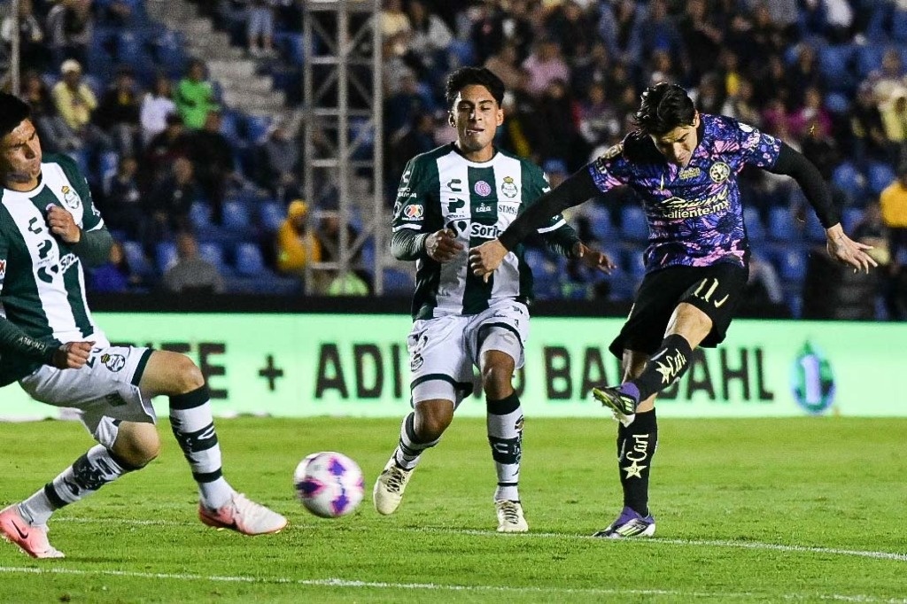 América wins 3-0 and sinks Santos further