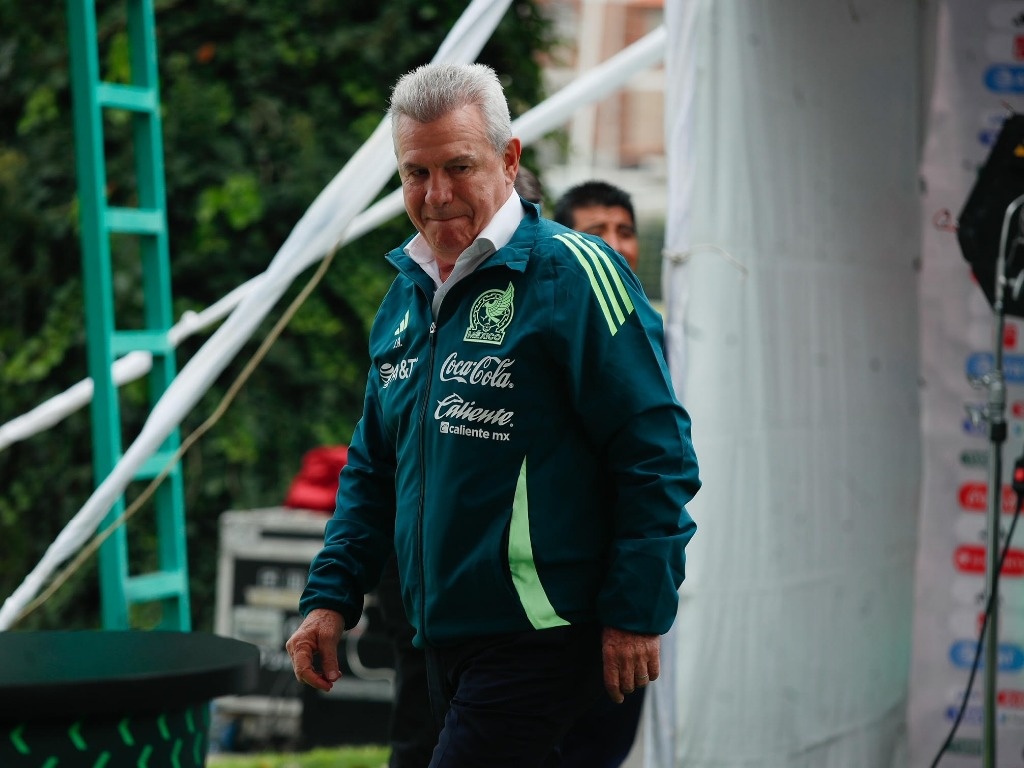 Aguirre announces his first call-up for his third stint with El Tri