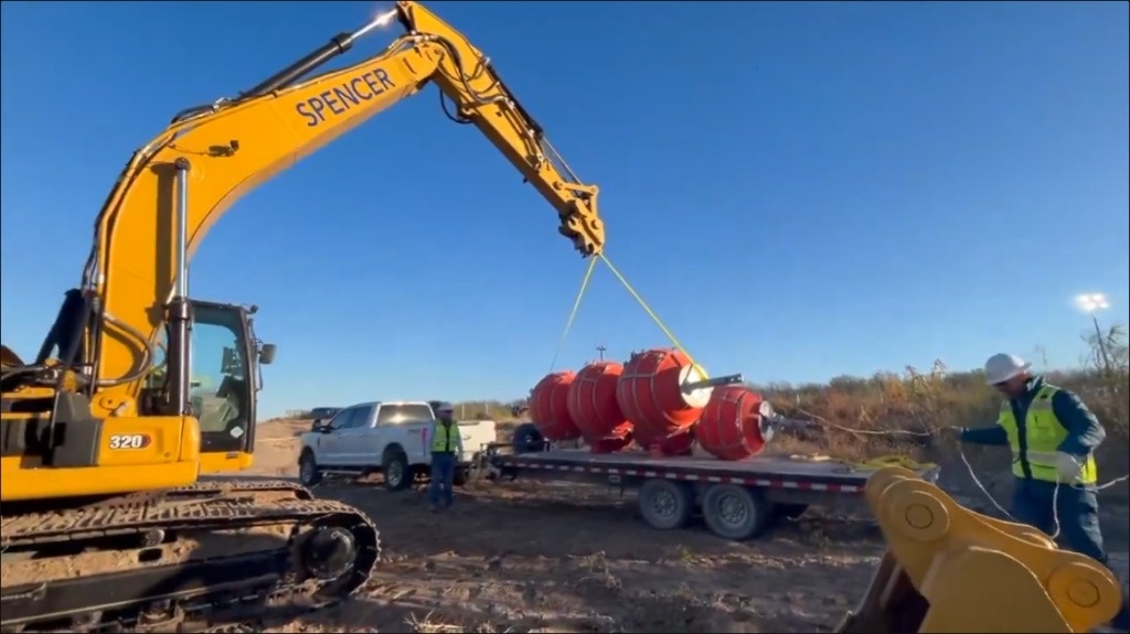 Texas reinforces buoy barrier on Rio Bravo