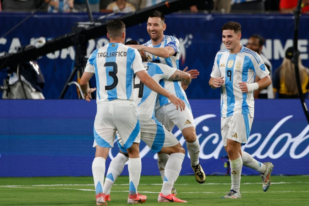 Argentina goes for the second championship; defeats Canada within the semifinals