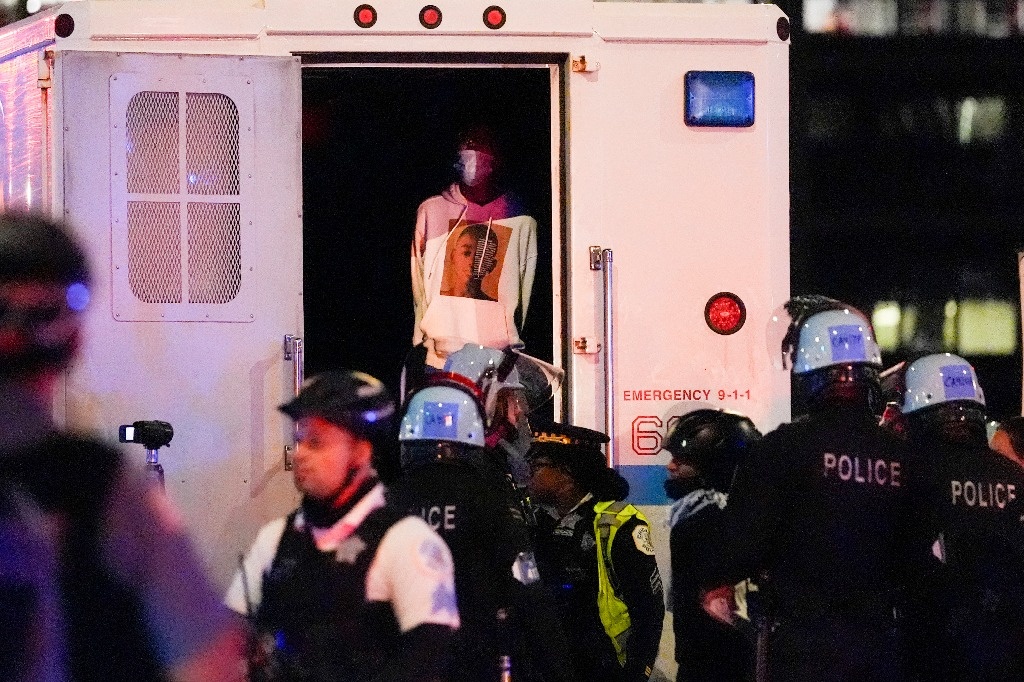 4 protesters arrested outside Israeli consulate in Chicago