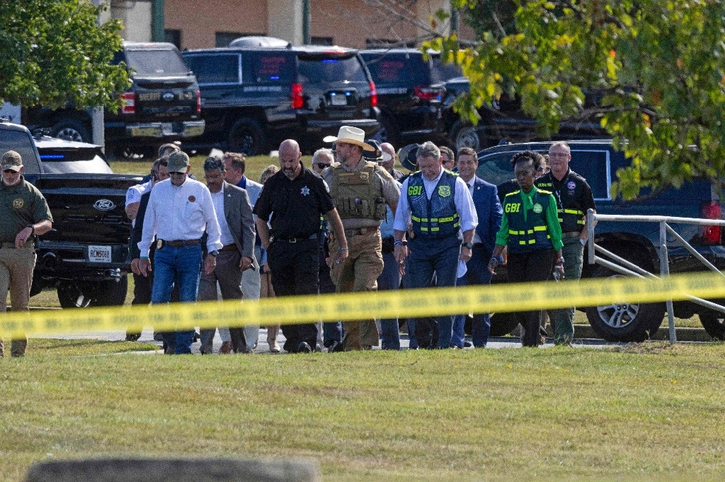 Father of teen who opened fire at Georgia school arrested