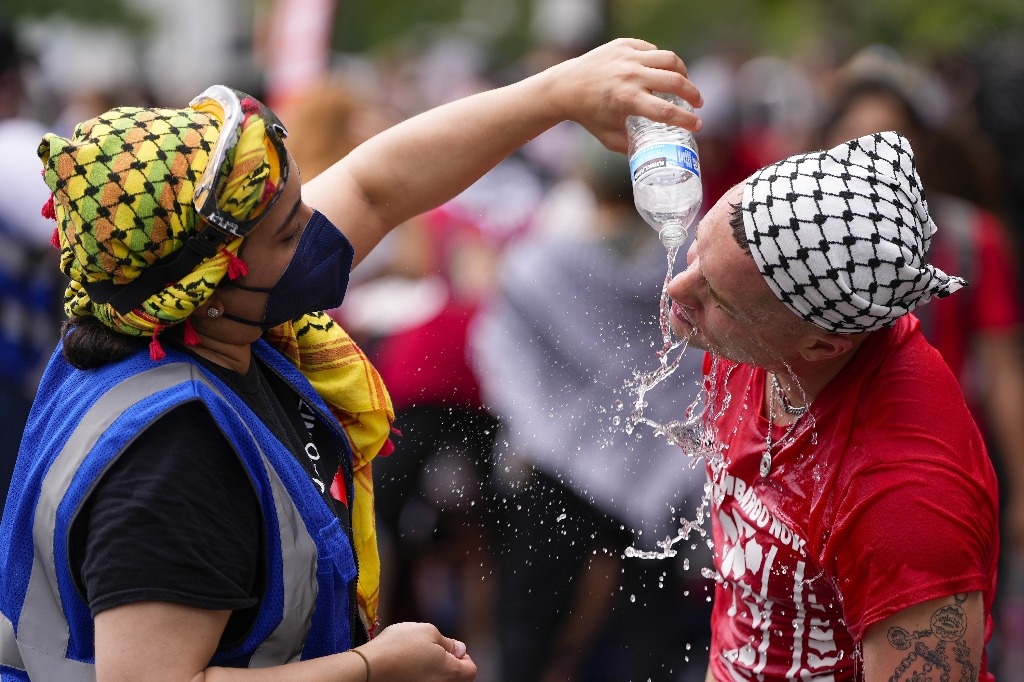 Police in Washington, DC, fireplace tear gasoline at pro-Palestinian protesters