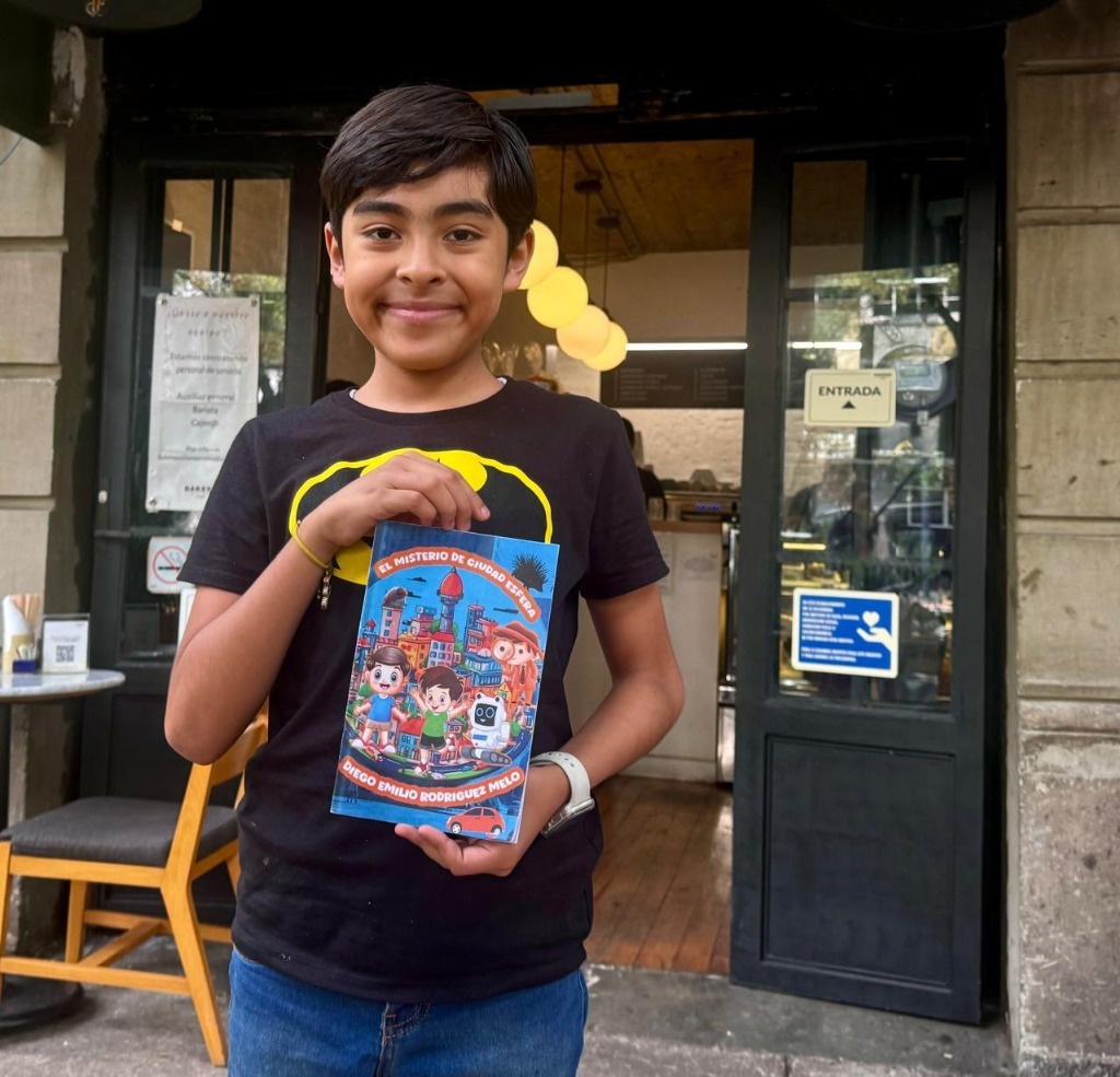 Diego Rodríguez Melo presents his work at the Villaurrutia Center