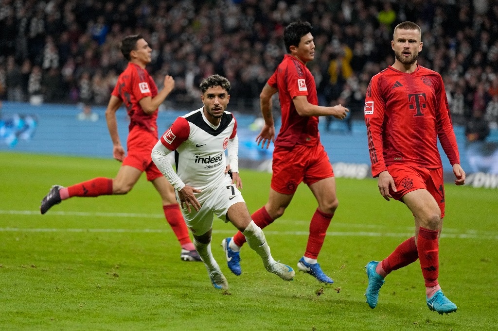 Bayern draws 3-3 against Eintracht and remains leader