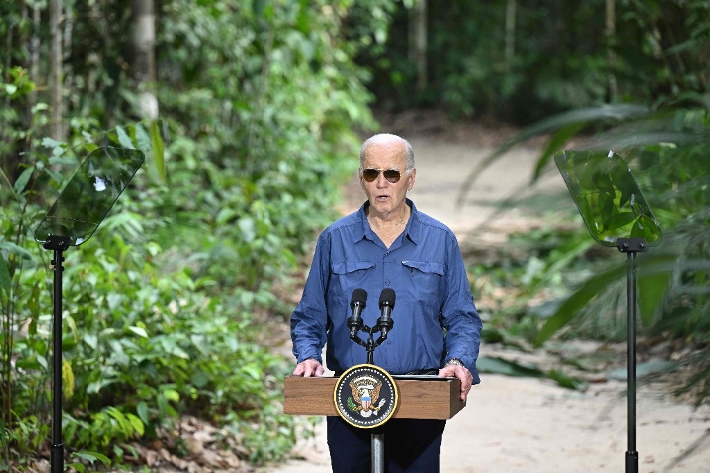 Biden defends clean energy and calls to protect the Amazon rainforest